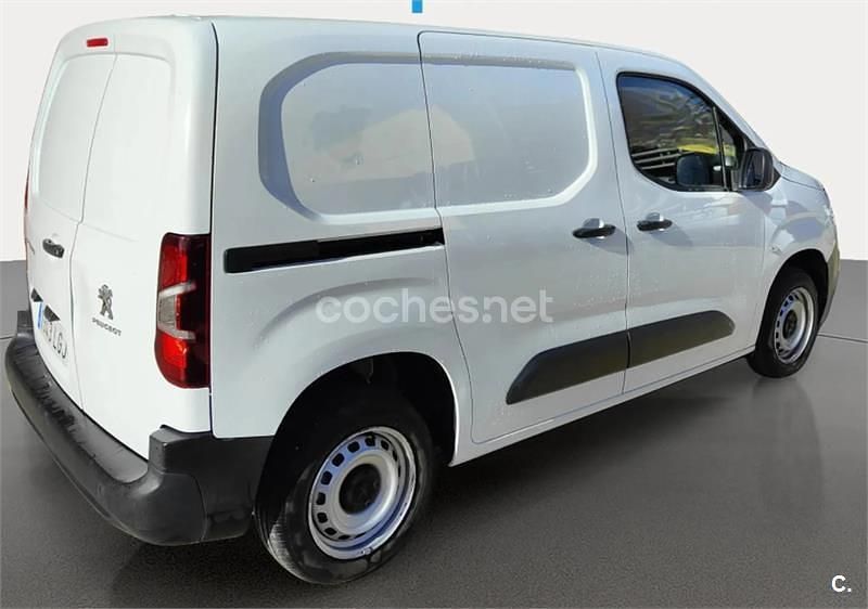 Usado Peugeot Partner Tepee Outdoor 120 CV (88 kW) 2016 Blanco Monovolumen