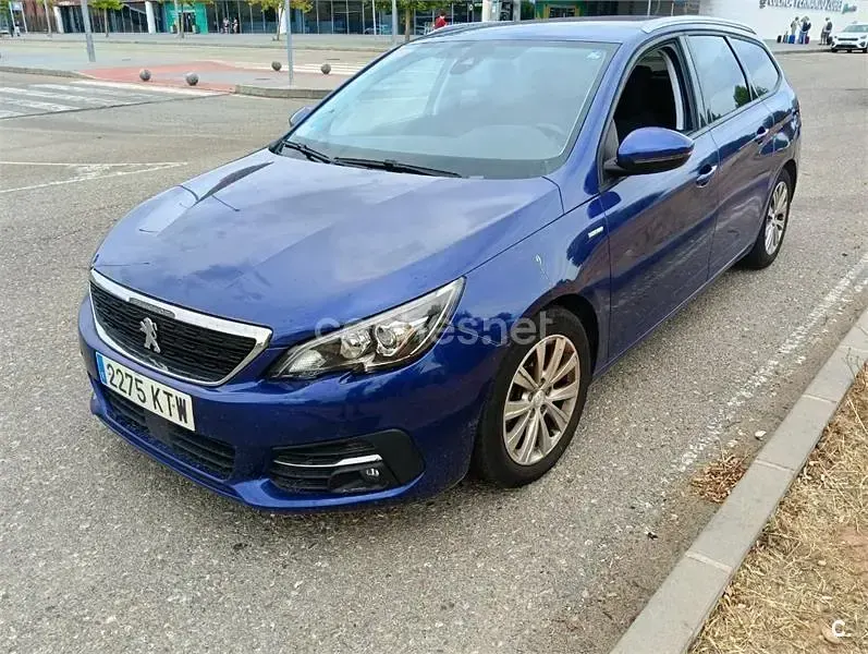 Usado Peugeot 308 Style 100 CV (73 kW) 2019 Azul Familiar