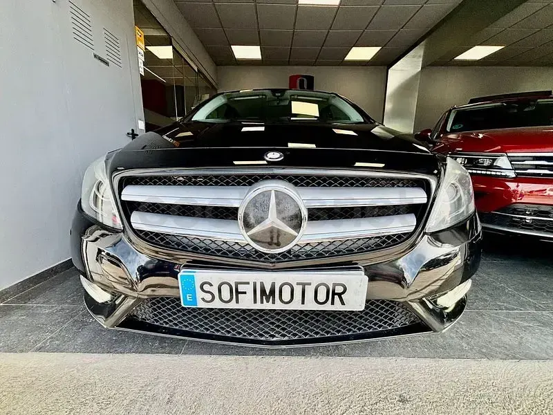 Usado Mercedes B180 109 CV (80 kW) 2012 Negro Utilitario