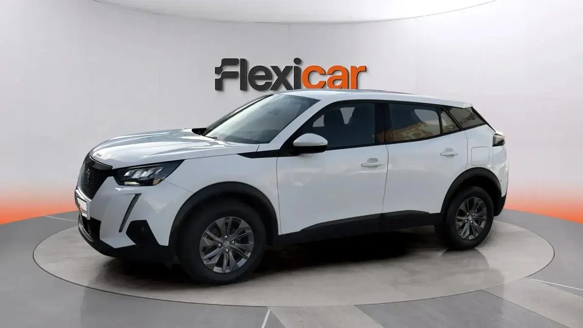 Usado Peugeot 2008 Active 110 CV (80 kW) 2021 Blanco SUV