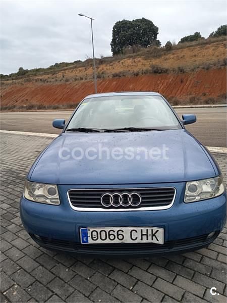 Usado Audi A3 Ambiente 100 CV (73 kW) 2003 Azul Utilitario