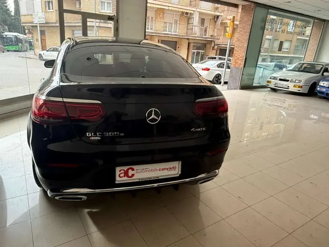 Usado Mercedes GLC300e 321 CV (236 kW) 2022 Negro SUV