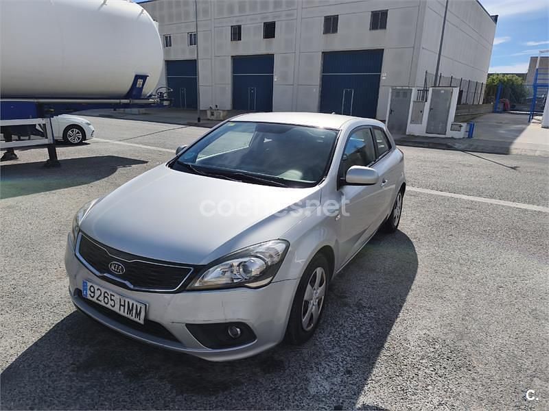 Usado Kia Ceed 105 CV (77 kW) 2012 Gris / plata Utilitario