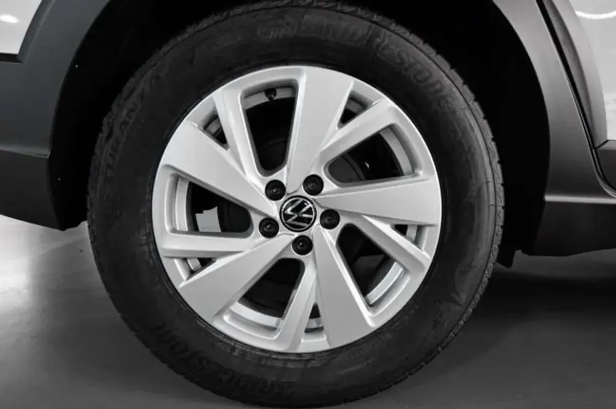 Usado VW Taigo 95 CV (69 kW) 2023 Plateado SUV