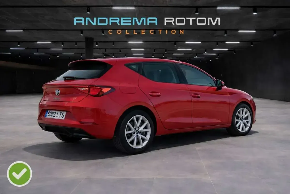 Usado Seat Leon Reference 116 CV (85 kW) 2021 Rojo Utilitario