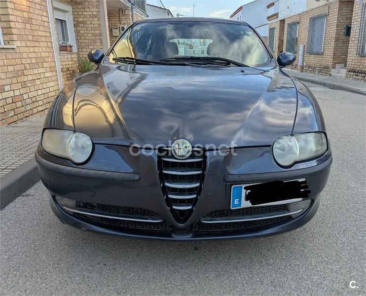 Usado Alfa Romeo 147 Distinctive 115 CV (84 kW) 2002 Gris / plata Utilitario