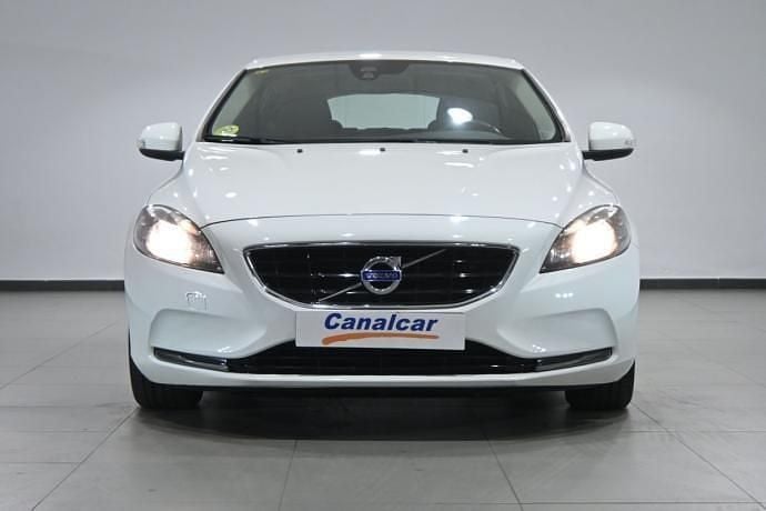 Usado Volvo V40 Kinetic 115 CV (84 kW) 2014 Blanco Familiar