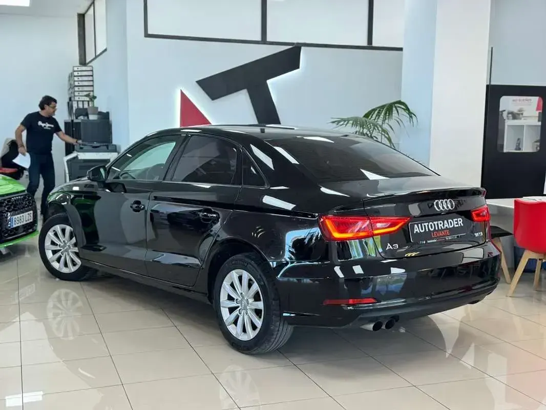 Usado Audi A3 Advanced 125 CV (91 kW) 2015 Negro Berlina