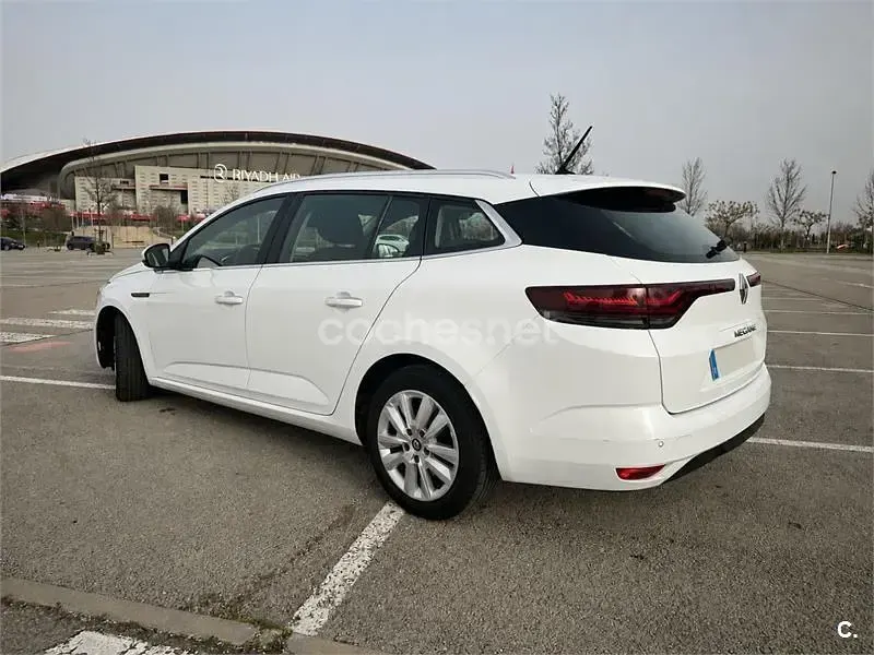 Usado Renault Mégane GrandTour Zen 115 CV (84 kW) 2021 Blanco Familiar