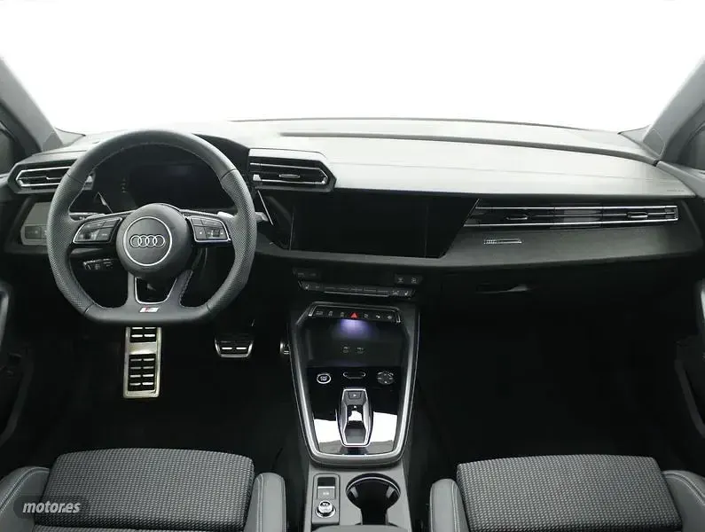 Usado Audi A3 e-tron Ambiente 150 CV (110 kW) 2025 Blanco Utilitario