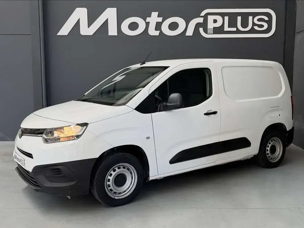 Usado Toyota Proace City City 102 CV (75 kW) 2021 Blanco Monovolumen