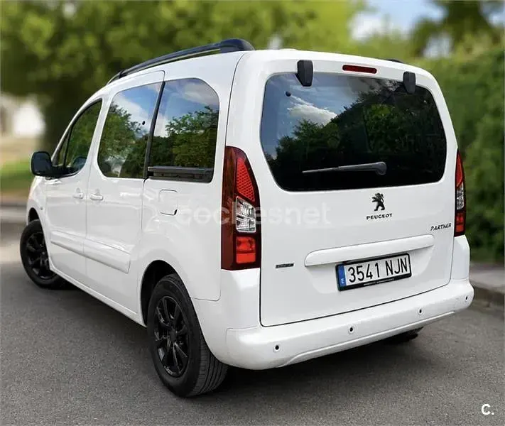 Usado Peugeot TePee Active 100 CV (73 kW) 2016 Blanco Monovolumen
