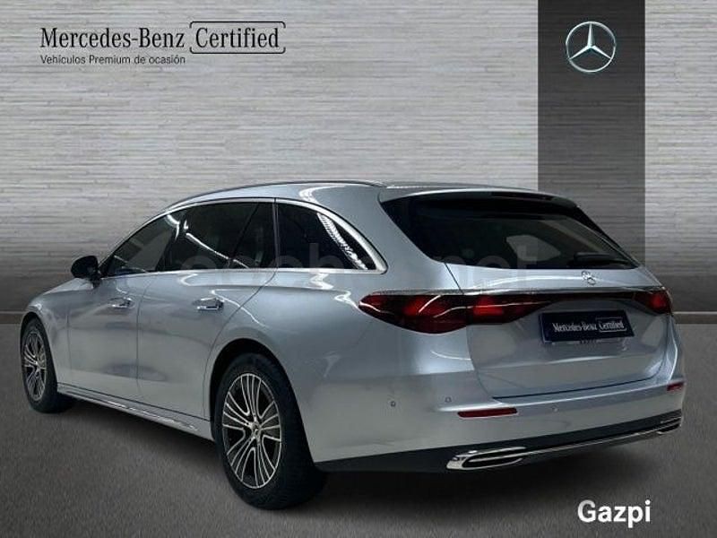 Usado Mercedes E220 197 CV (144 kW) 2024 Gris / plata Familiar