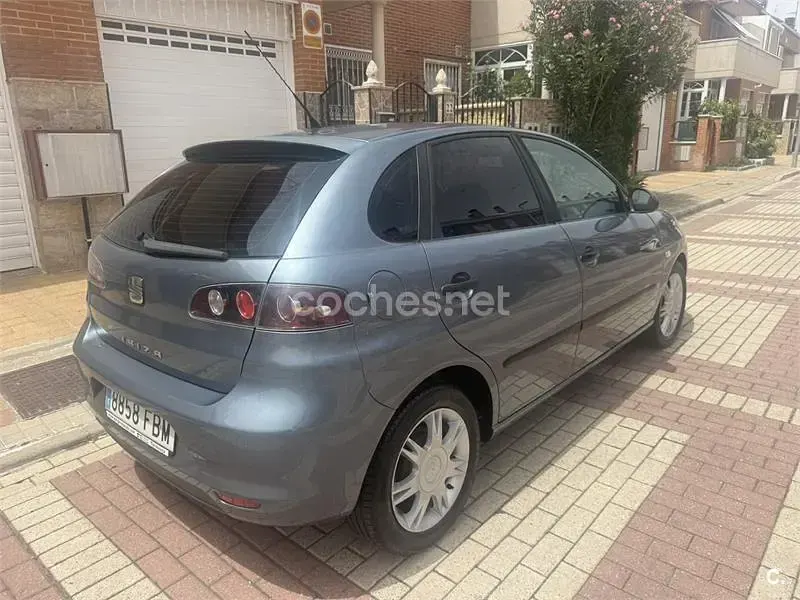 Usado Seat Ibiza Stylance 85 CV (62 kW) 2006 Gris / plata Utilitario