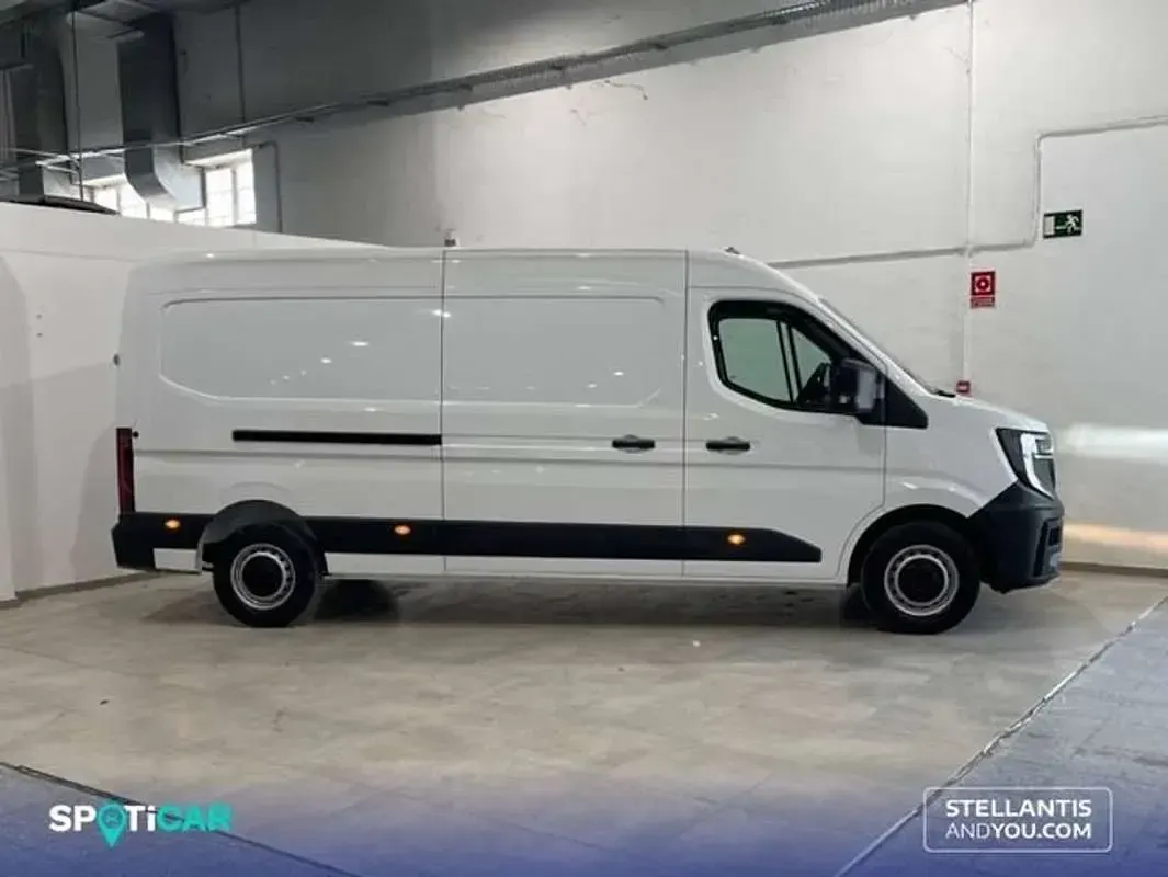 Usado Renault Master 131 CV (96 kW) 2025 Blanco Monovolumen