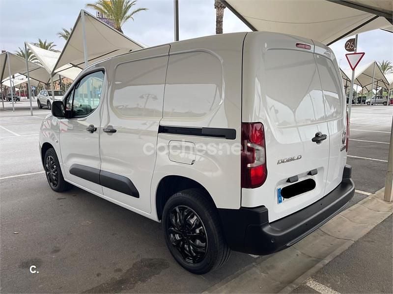 Usado Fiat Doblò 100 CV (73 kW) 2024 Blanco Monovolumen