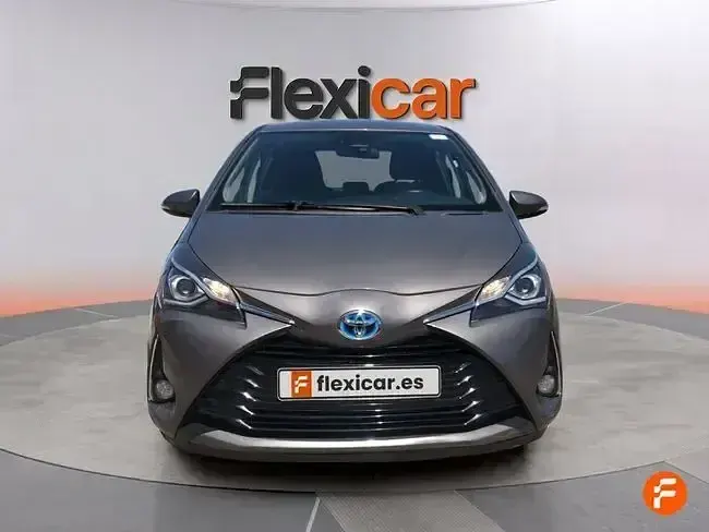 Usado Toyota Yaris Active 100 CV (73 kW) 2020 Gris