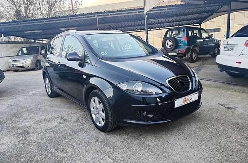 Usado Seat Altea XL Reference 105 CV (77 kW) 2009 Negro Monovolumen