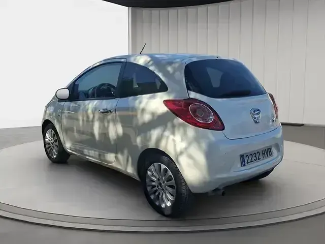 Usado Ford Ka Titanium 69 CV (50 kW) 2013 Blanco Utilitario