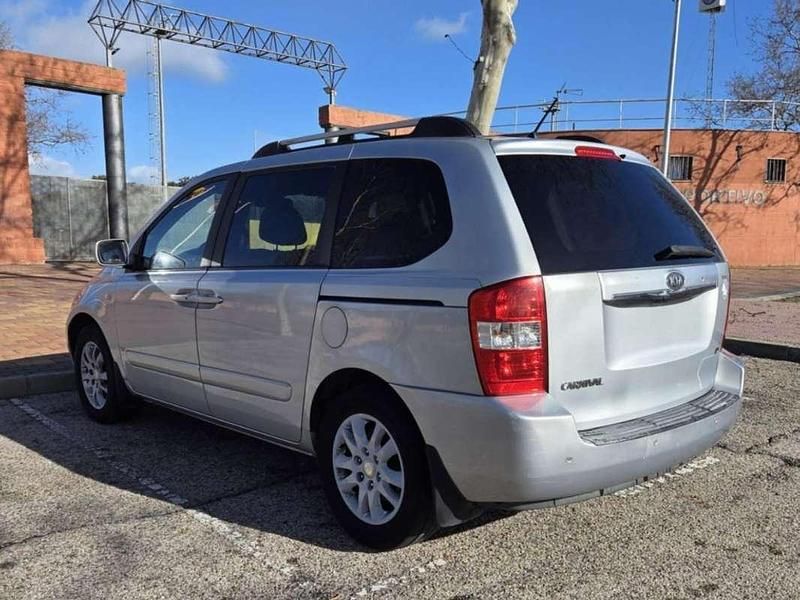 Usado Kia Carnival 185 CV (136 kW) 2009 Plateado Monovolumen