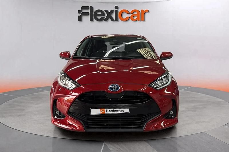 Usado Toyota Yaris Hybrid Active 116 CV (85 kW) 2023 Granate Berlina