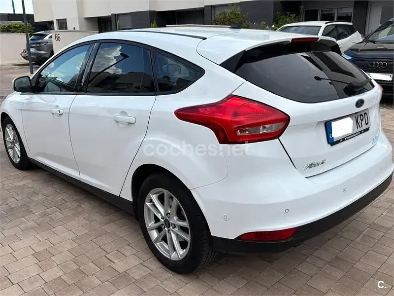 Usado Ford Focus Trend 120 CV (88 kW) 2018 Blanco Berlina