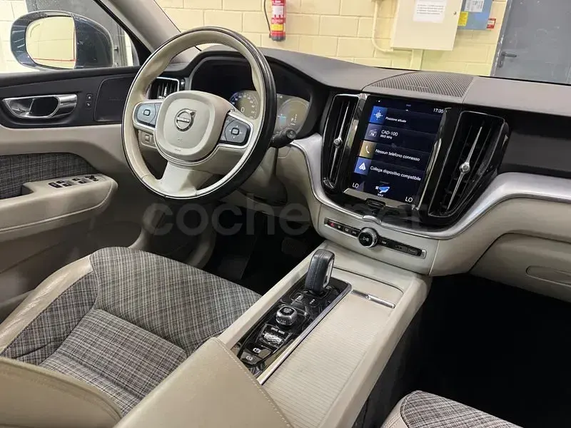 Usado Volvo XC60 Core 350 CV (257 kW) 2022 Azul SUV