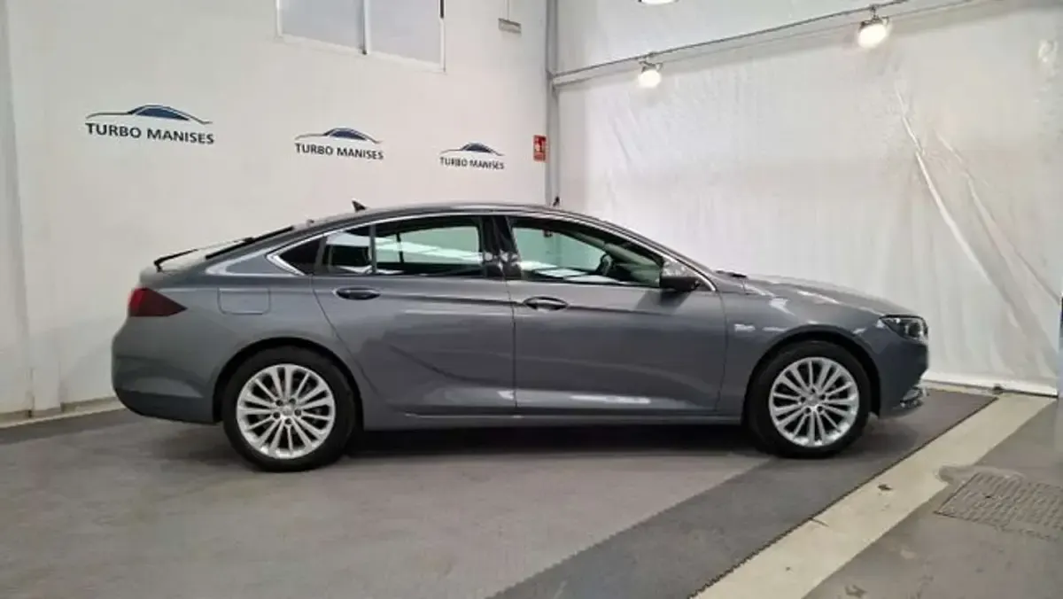 Usado Opel Insignia Innovation 165 CV (121 kW) 2020 Gris Berlina
