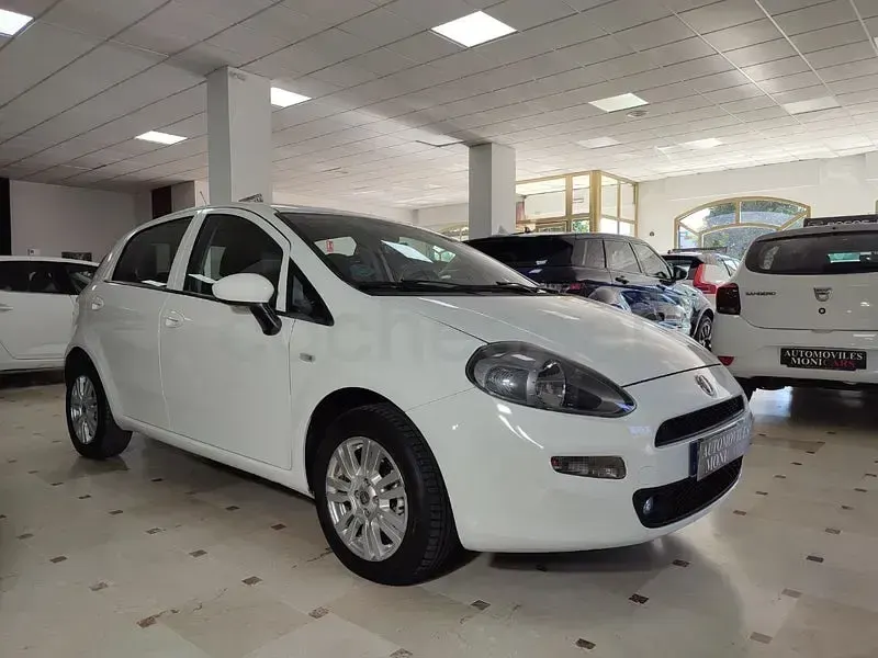 Usado Fiat Punto Pop 69 CV (50 kW) 2016 Blanco Utilitario