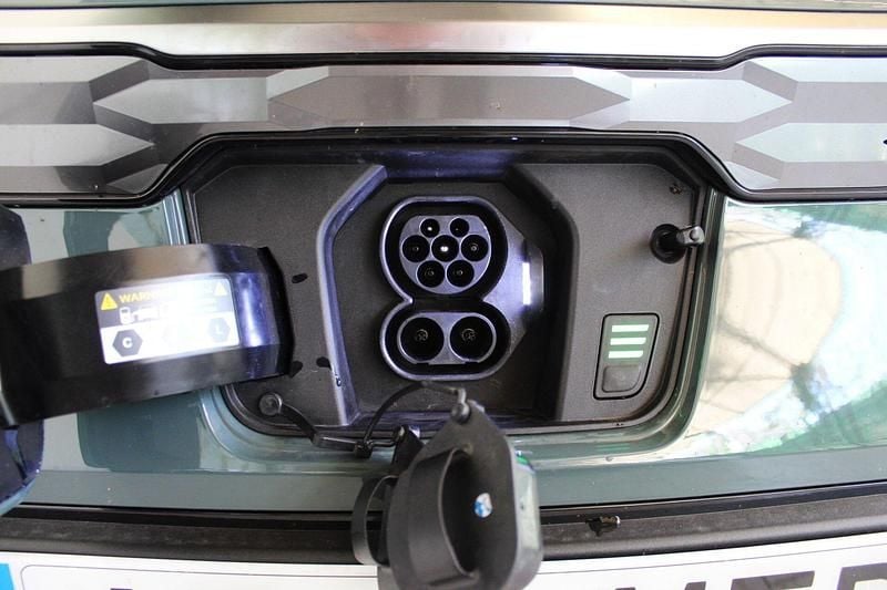 Usado Kia Niro 150 kW (204 HP) 2023 Verde SUV