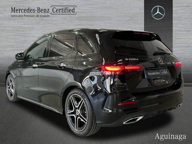 Usado Mercedes B200 AMG line 150 CV (110 kW) 2024 Negro noche Monovolumen