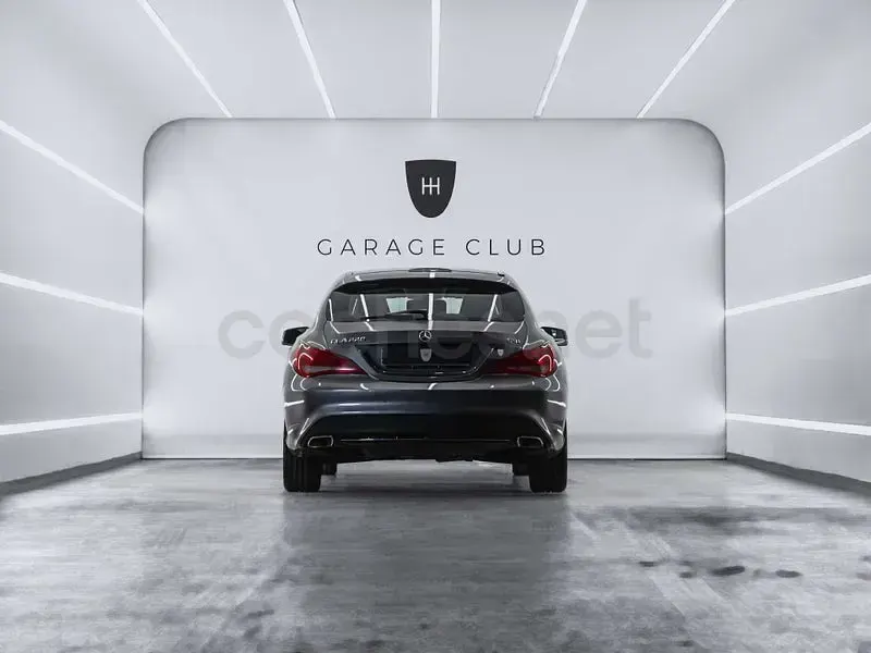 Usado Mercedes CLA220 Shooting Brake Urban 177 CV (130 kW) 2015 Gris / plata Familiar