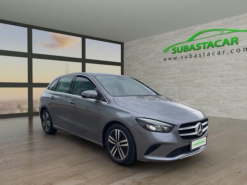Usado Mercedes B200 150 CV (110 kW) 2020 Gris / plata Monovolumen