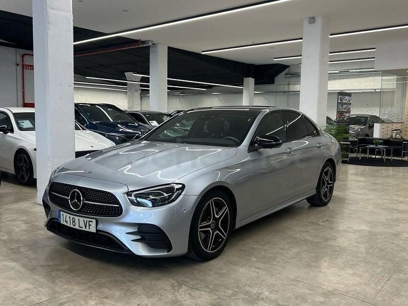 Gris / plata Usado 2021 Mercedes E220 Berlina | 38.900 € (Un poco caro) - Imagen 1/4
