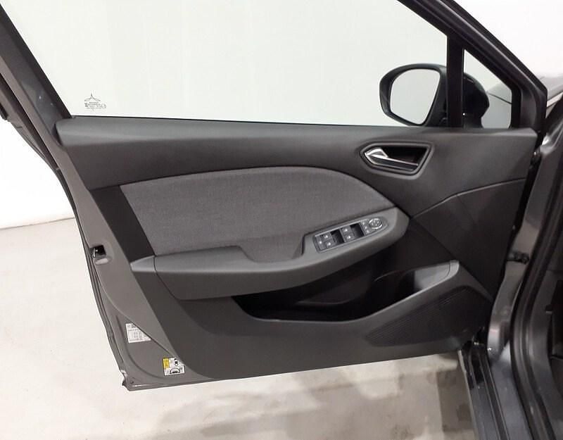 Usado Renault Clio V Techno 145 CV (106 kW) 2025 Gris Berlina