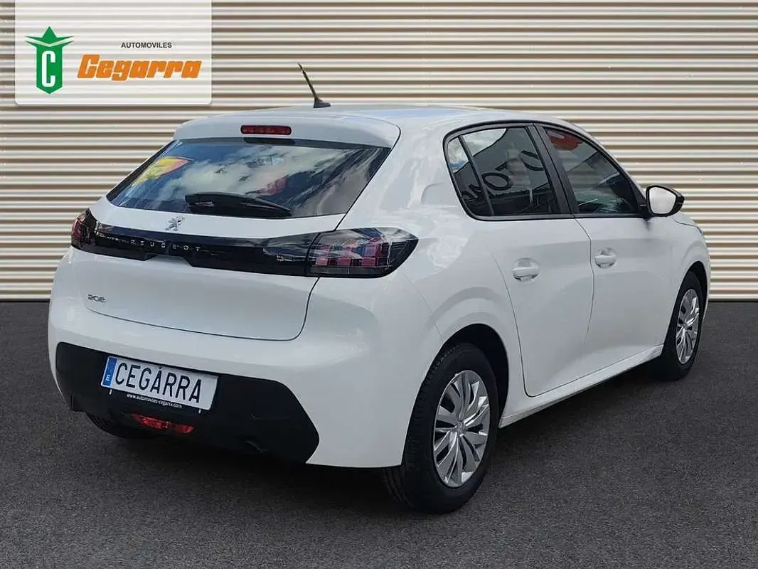 Usado Peugeot 208 Active 75 CV (55 kW) 2022 Blanco Utilitario