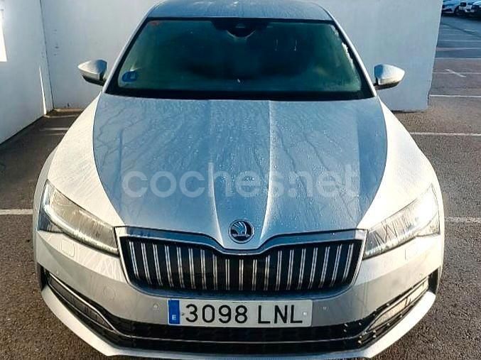 Gris / plata Usado 2021 Skoda Superb Style Berlina | 20.990 € (Precio justo) - Imagen 1/4