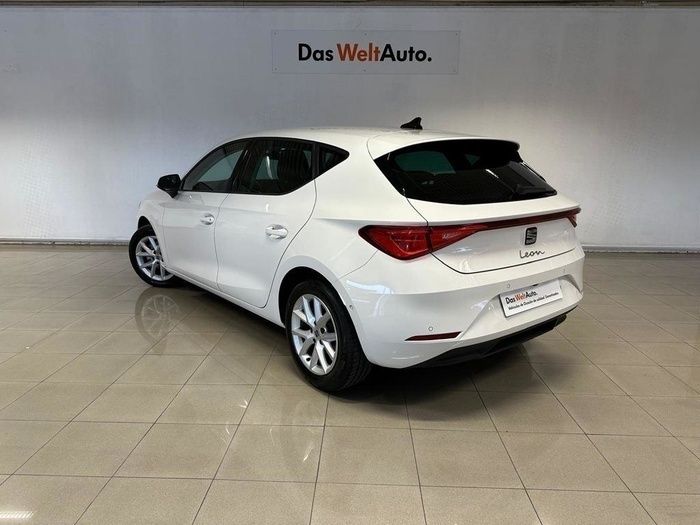 Usado Seat Leon Style 150 CV (110 kW) 2024 Blanco