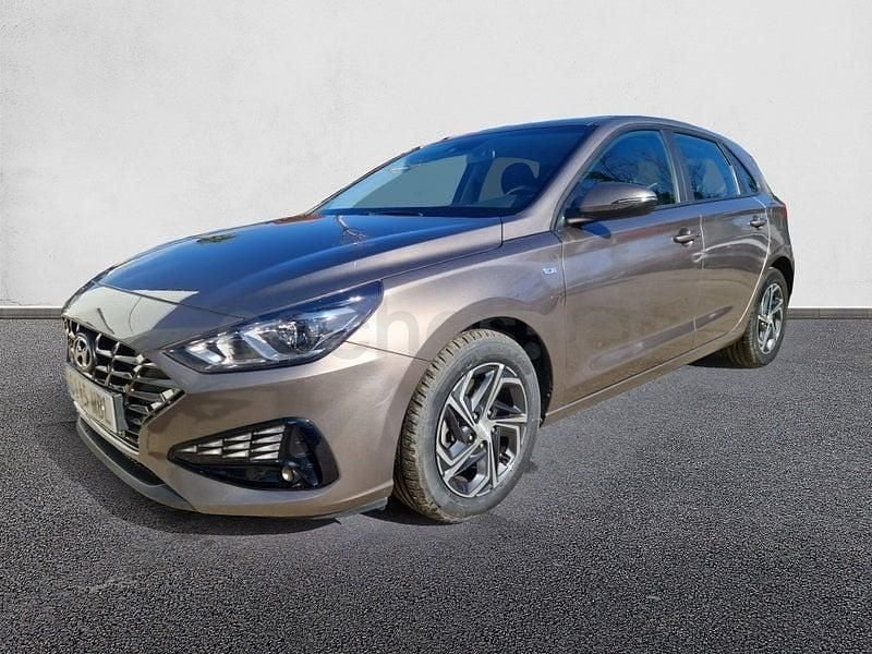 Usado Hyundai i30 120 CV (88 kW) 2022 Gris / plata Berlina