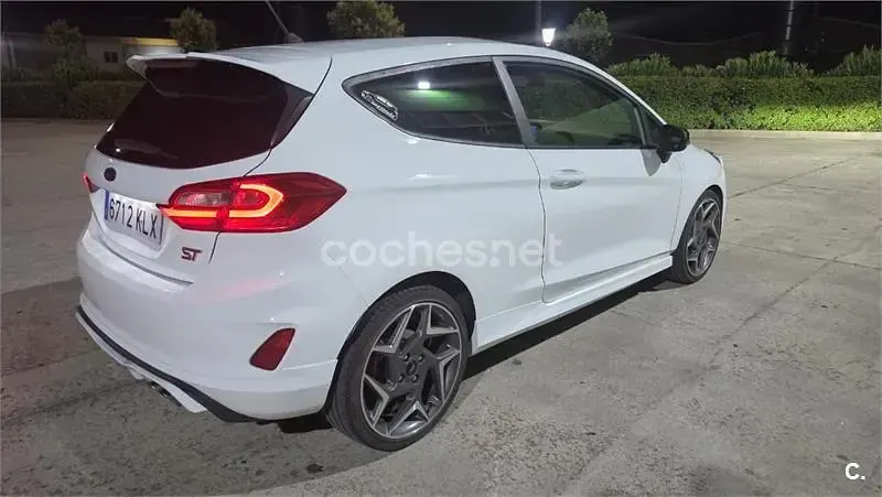 Usado Ford Fiesta ST 200 CV (147 kW) 2018 Blanco Utilitario