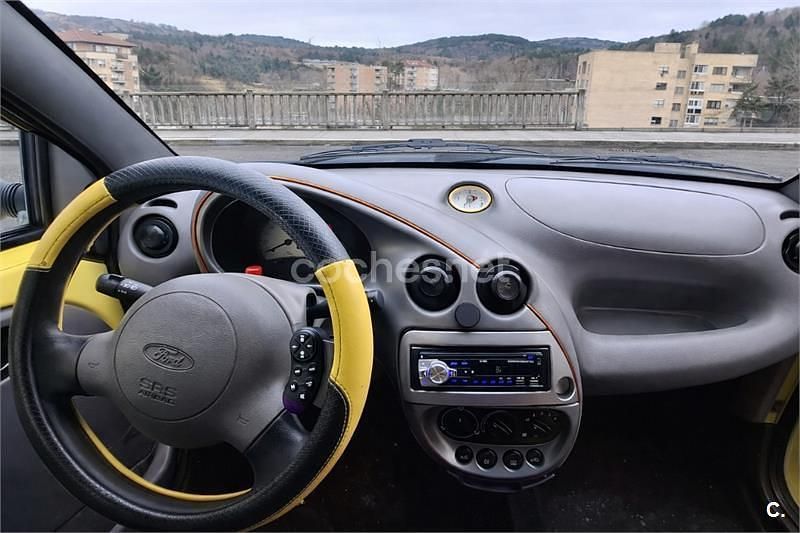 Usado Ford Ka 60 CV (44 kW) 2000 Amarillo Utilitario
