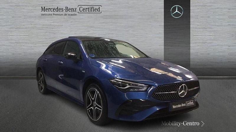Usado Mercedes CLA250 AMG line 163 CV (119 kW) 2025 Azul denim metalizado Berlina