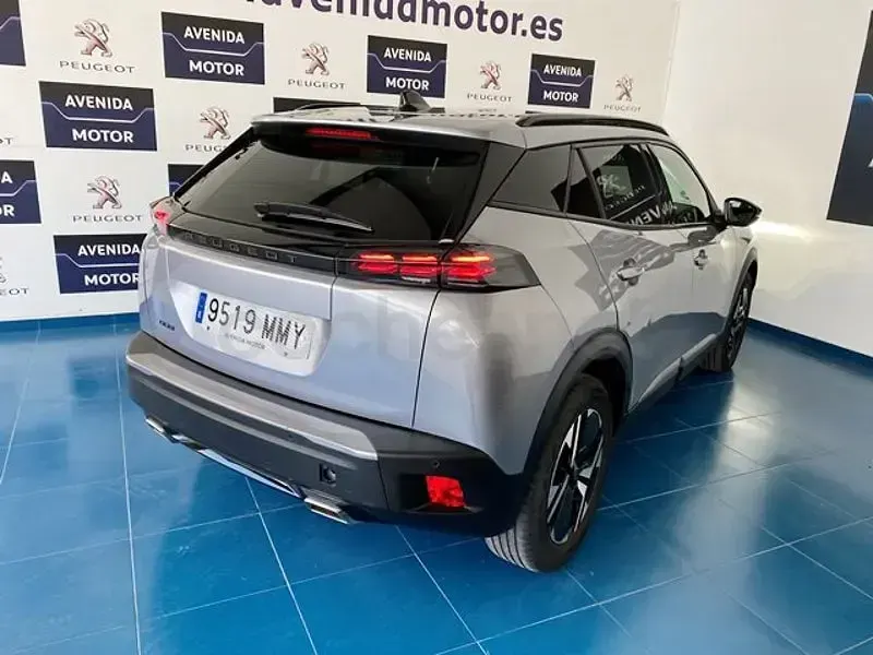 Usado Peugeot 2008 Allure 130 CV (95 kW) 2024 Gris / plata SUV