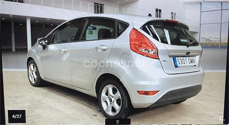 Usado Ford Fiesta Trend 90 CV (66 kW) 2009 Gris / plata Utilitario