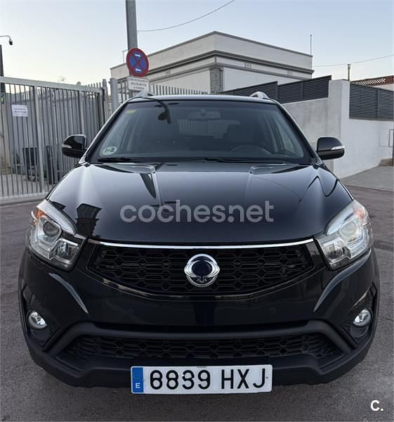 Usado Ssangyong (KGM) Korando Premium Plus 175 CV (128 kW) 2014 Negro SUV