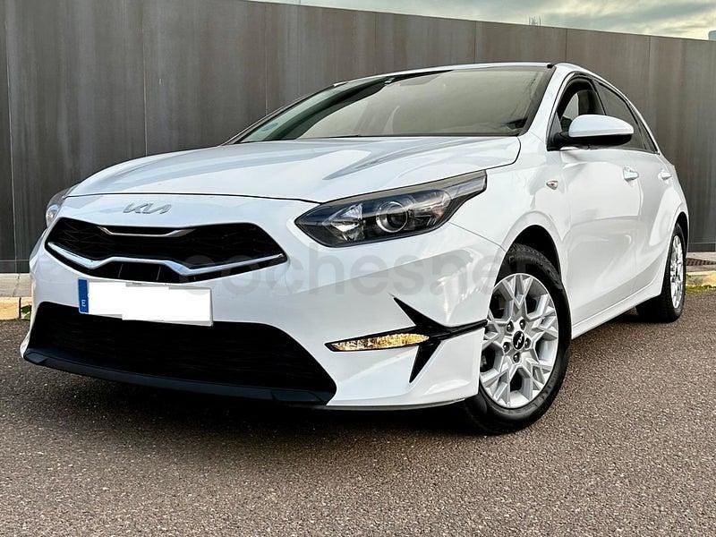 Usado Kia Ceed 136 CV (100 kW) 2023 Blanco Utilitario