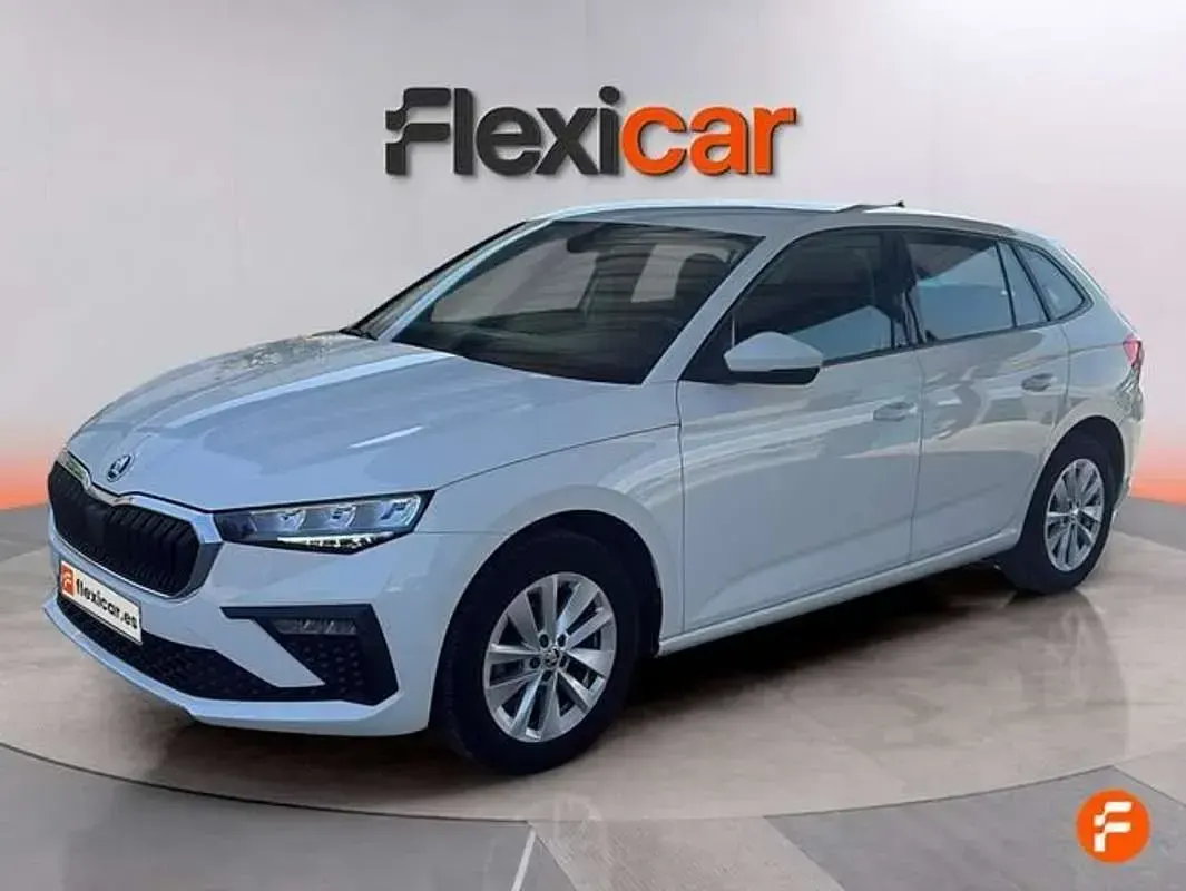 Usado Skoda Scala Essence 95 CV (69 kW) 2024 Blanco Utilitario