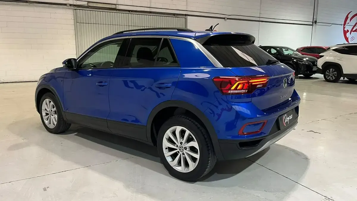 Usado VW T-Roc Life 109 CV (80 kW) 2024 Azul SUV