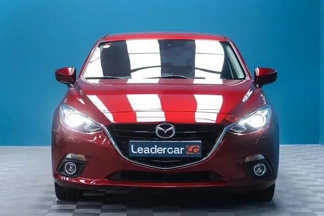 Usado Mazda 3 Luxury 120 CV (88 kW) 2016 Rojo Berlina