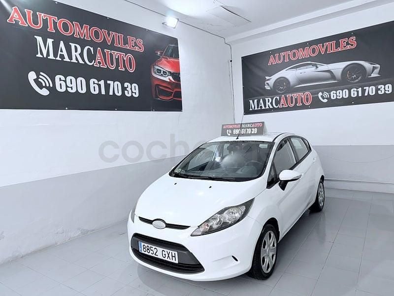 Blanco Usado 2010 Ford Fiesta Berlina | 3999 € (Precio justo) - Imagen 1/4